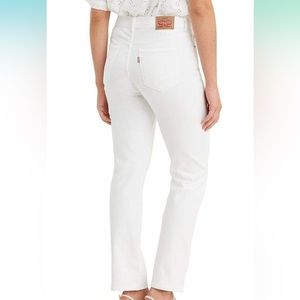 Levi's Women's Classic Straight Jeans